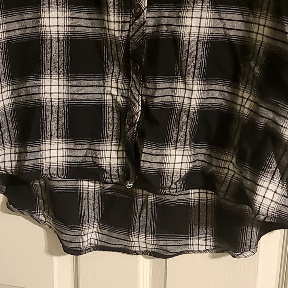 Lady's Top - Picture 3 of 3